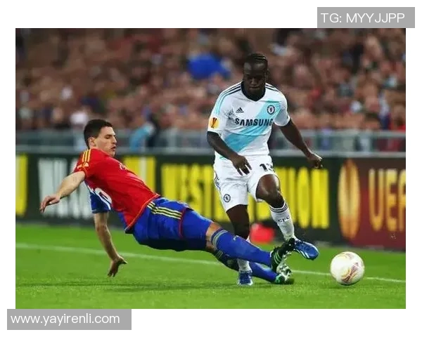 对话杨强:回顾足球生涯的辉煌与挑战之路 对话杨强:回顾足球生涯的辉煌与挑战之路