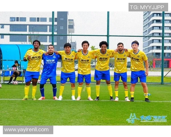 头发倒梳的足球明星如何在赛场上展现独特魅力与风格